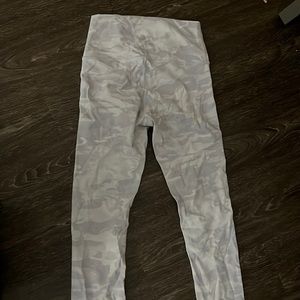 Size 4 Lululemon wonder under leggings